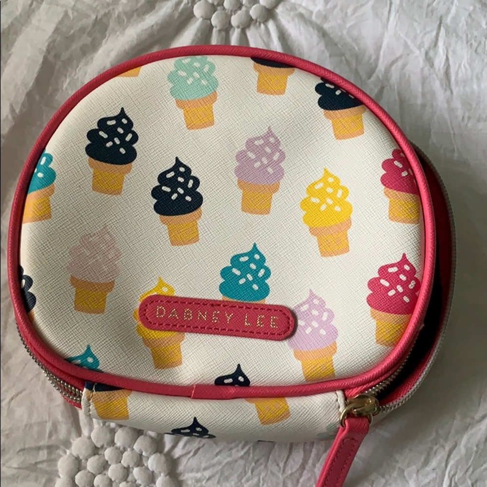 Makeup bag - Picture 2 of 5